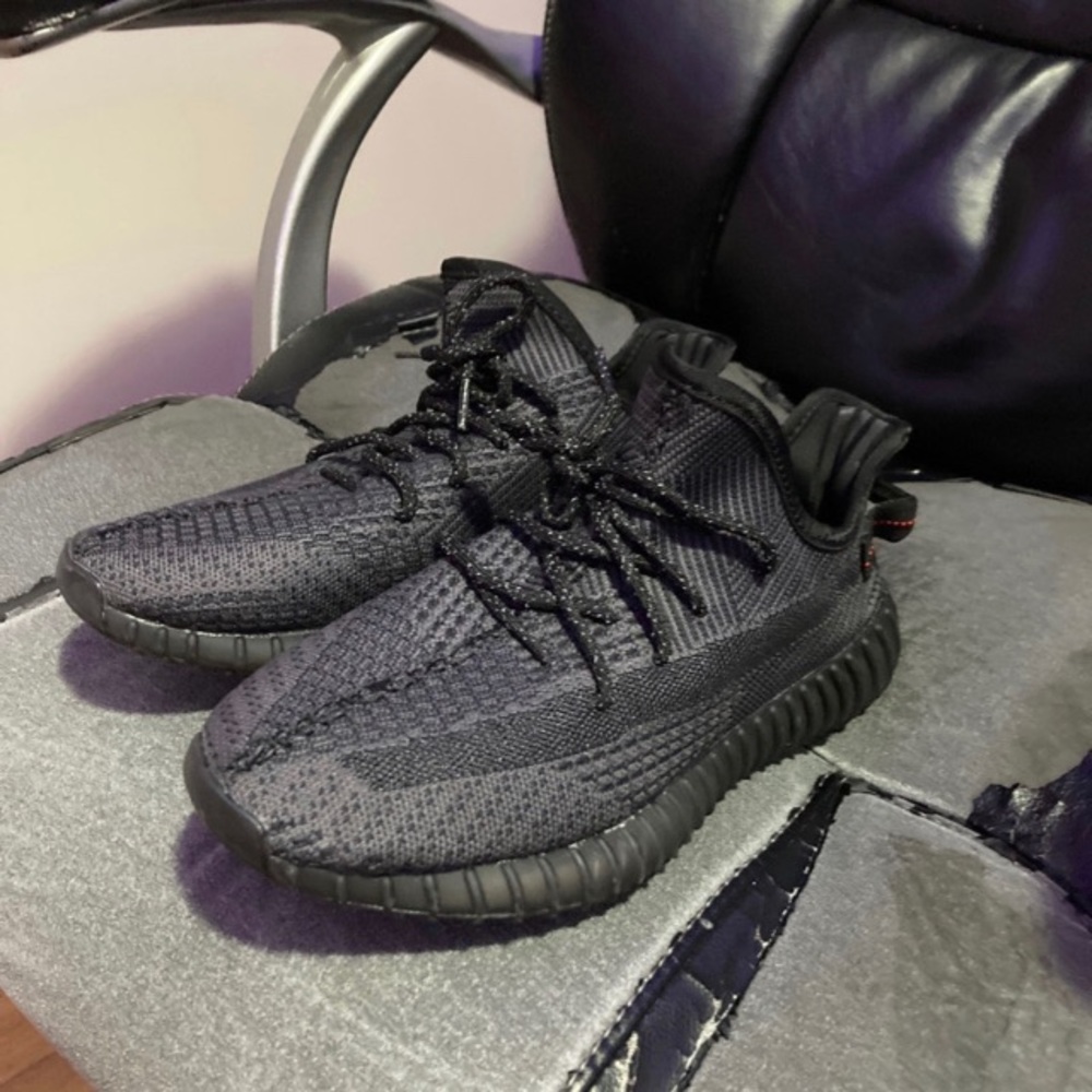 Adidas Yeezy boost 350 UA size 9.5 men static black reflective laces and back